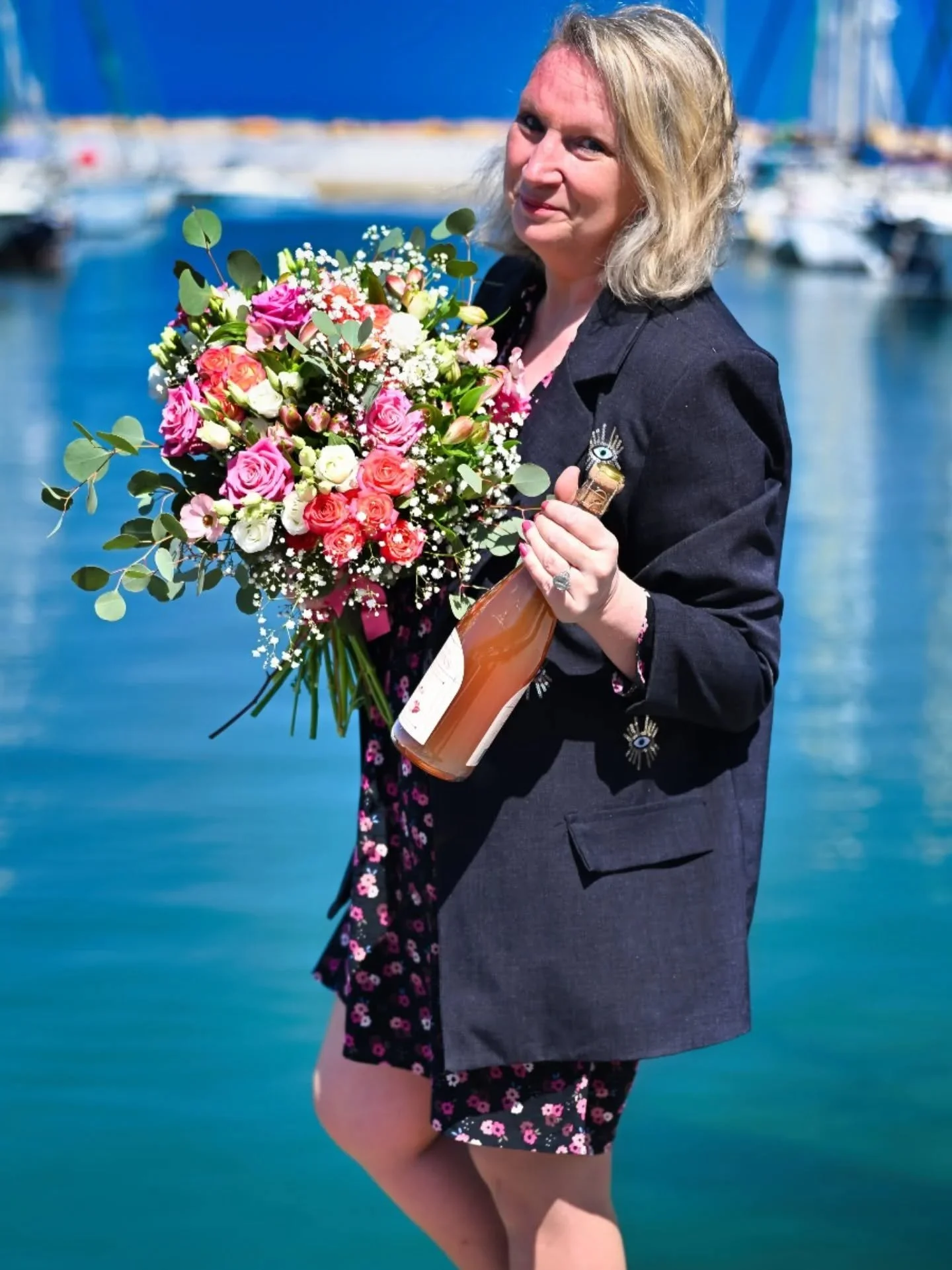 🌸Zoom sur une livraison d'exception 💐🥂

​Le secret d'un cadeau r&eacute;ussi ? Un peu de passion, beaucoup de savoir-faire, et surtout une attention personnalis&eacute;e. ✨

​C'est avec tout mon c&oelig;ur que j'ai imagin&eacute; cet ensemble pour