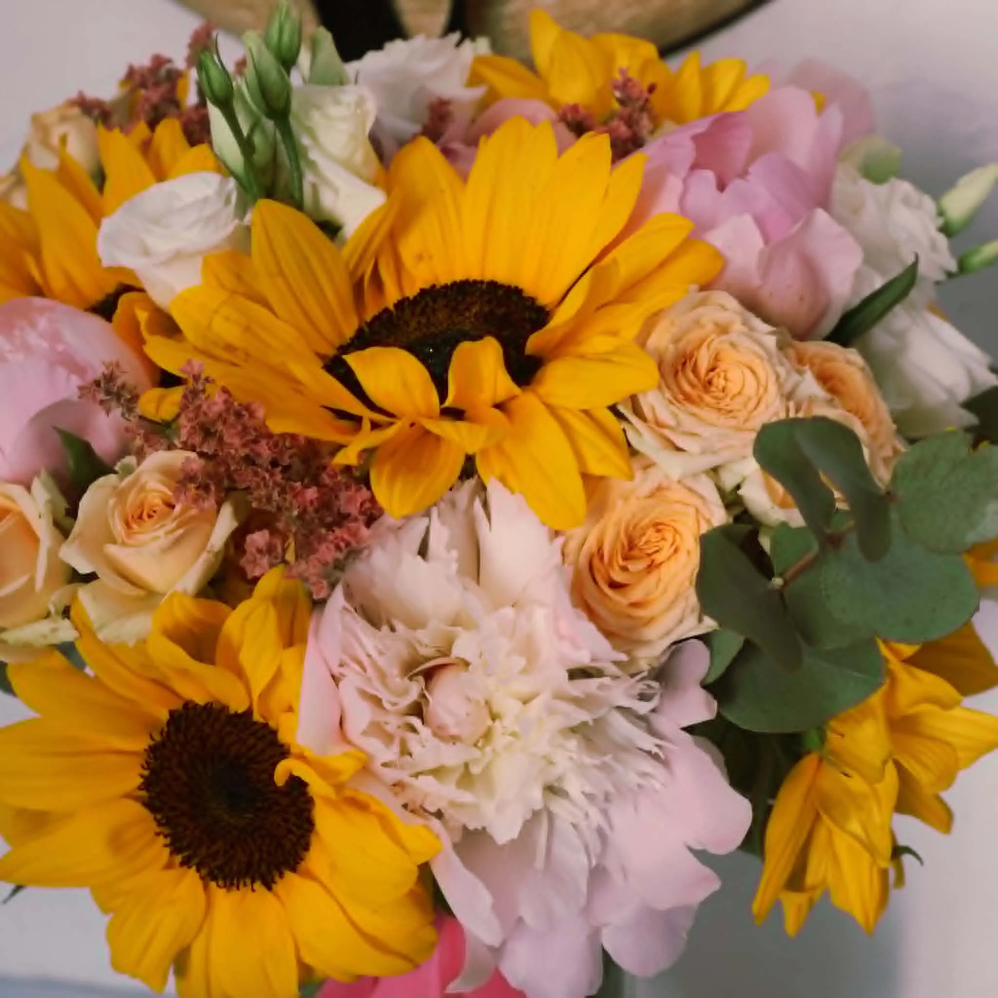 tournesols et pivoine bouquet fête des mères violetteetabricot.jpg