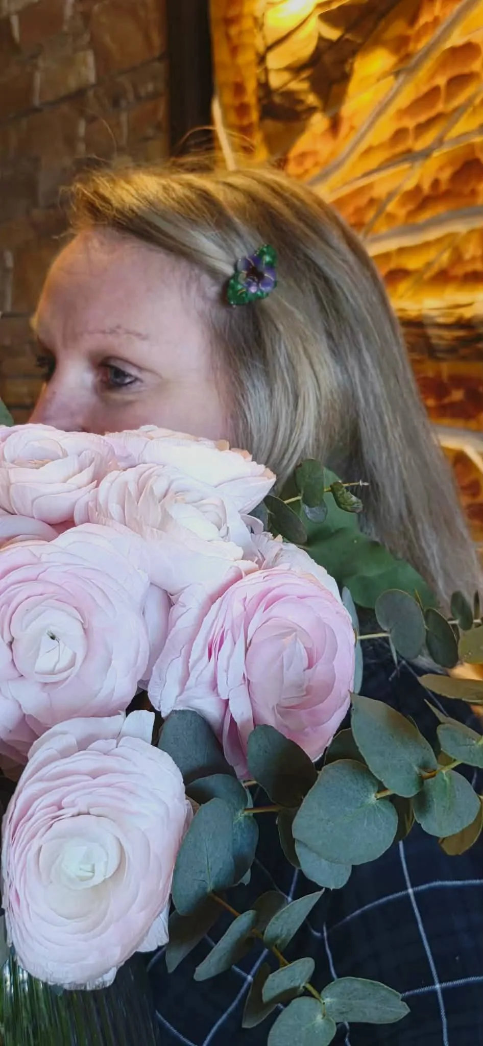 bouquet de renoncule et barrette solophop66.jpg