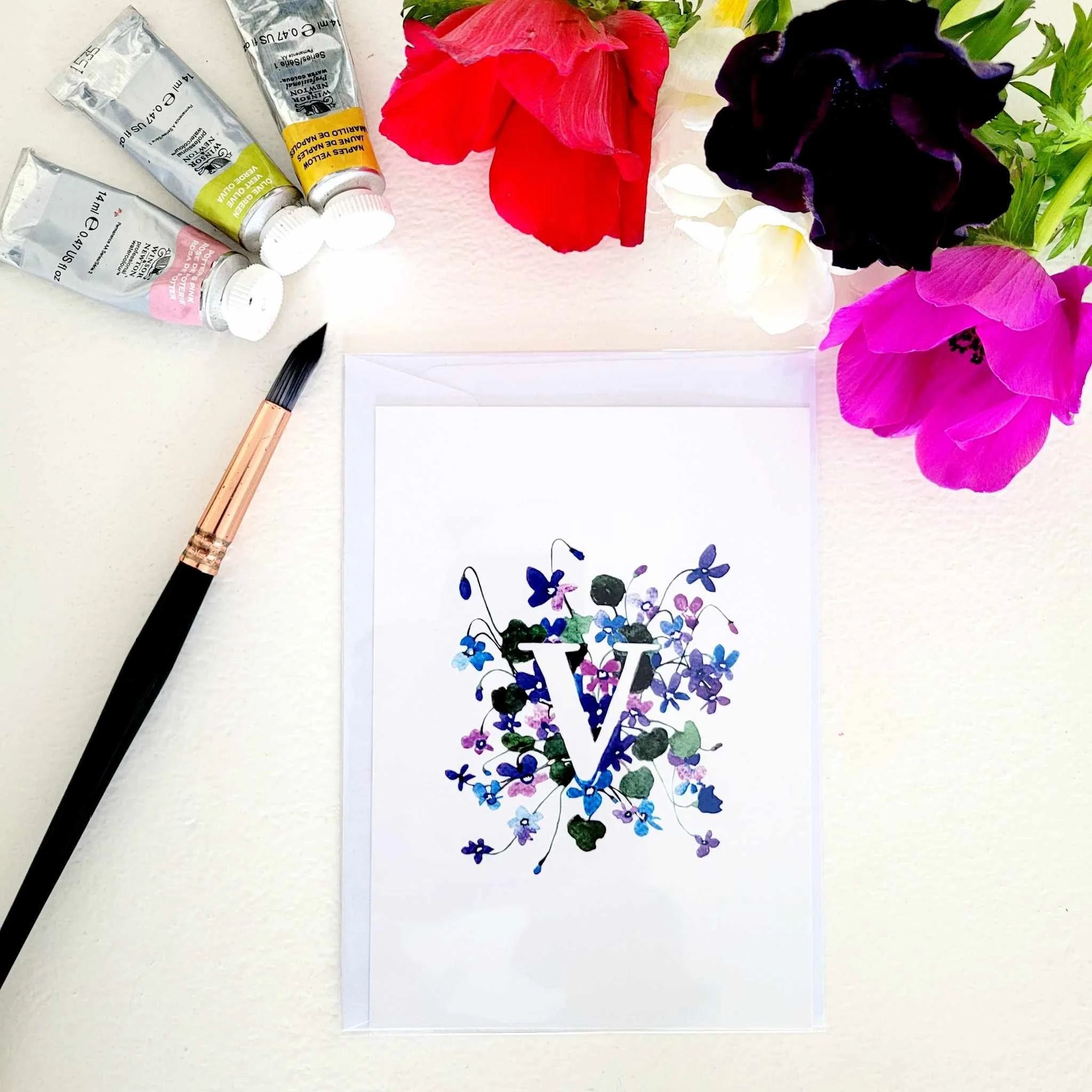 Carte Postale Monogramme "Lettre V" – Aquarelle Violettes | Violette & Abricot