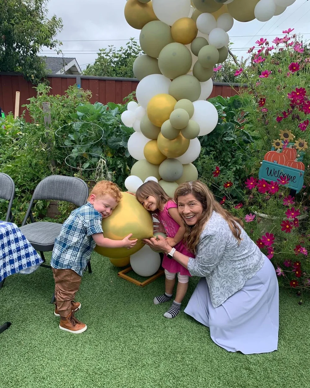 Tía Graciela with the children