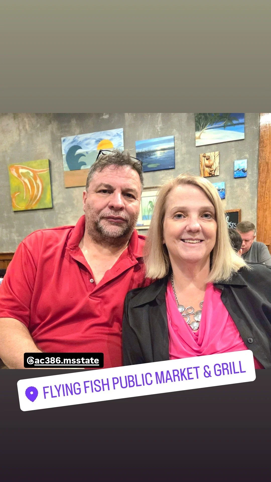 We had a great time last night at the Barefoot Lanfing Tree Lighting with friends🎄🎊