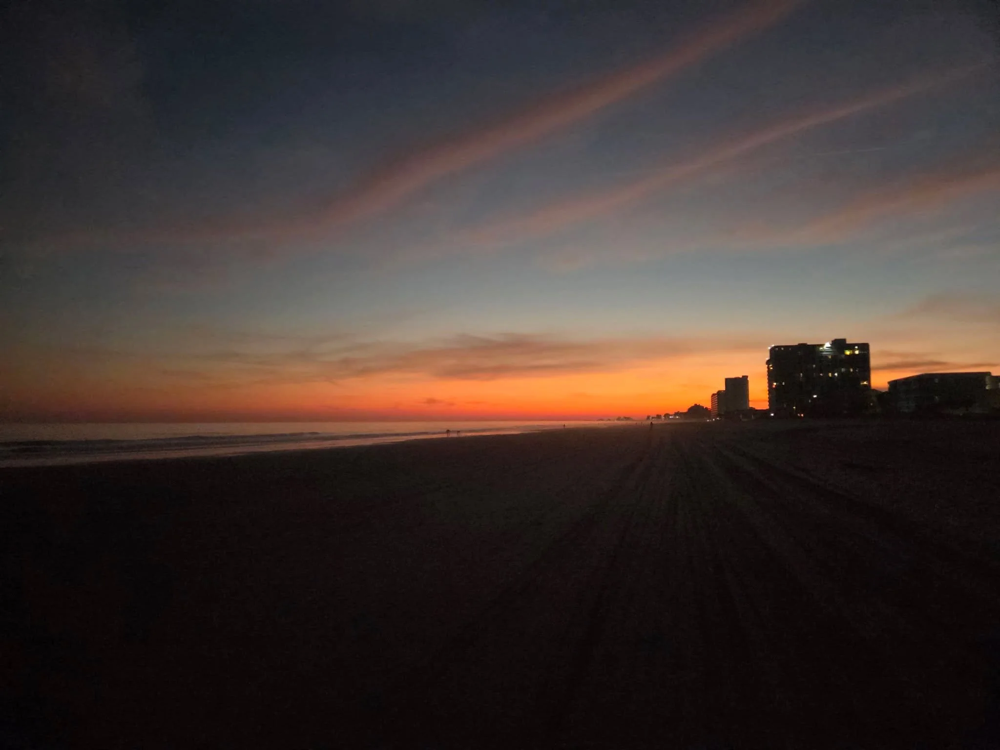 Merry Christmas✨️

Grateful for another year of sunsets, loved ones, and the quiet moments in between.

Wishing you peace, comfort, and joy.