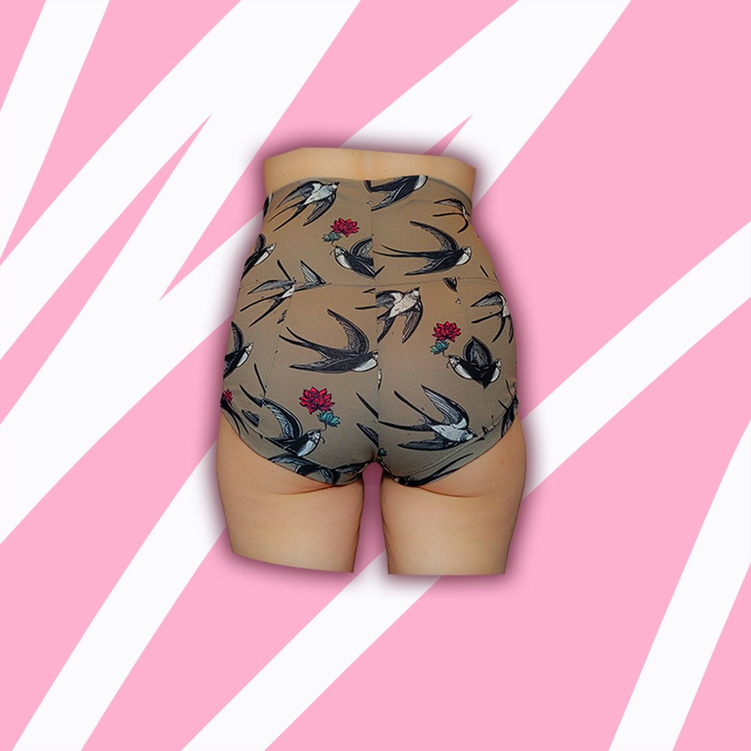 Höschen "Hot Pants" mit hohem Bund.