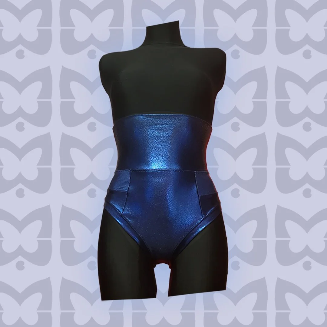 XS-XXL Badehöschen „Oben Ohne“ mit mittelhohen Beinausschnitten und sehr hohem Bund.