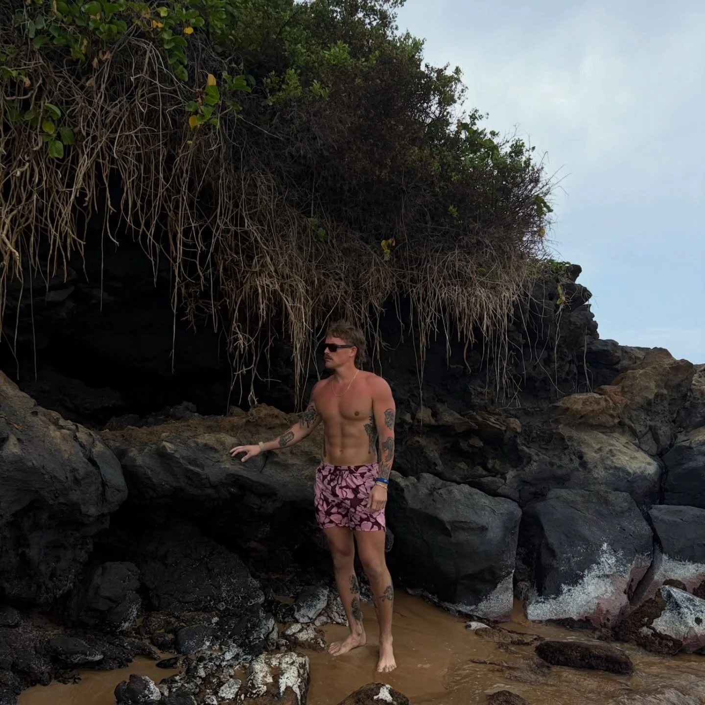 We&rsquo;re sooo back ⚡️

New booty programs drop tmw 
Tuesdays 530/630pm BB reverse lunges &amp; hip thrusts 
Saturdays 830/930am squats &amp; sumo deadlifts 

Private / semiprivate training can be booked by filling out my inquiry or DM me 

COME GE