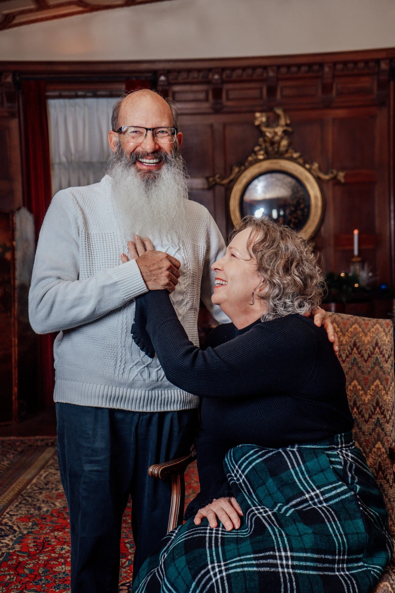 This is your sign to send holiday cards this year β
Join photographer πΈ Jonathan Garcia of John's Collective for 15-minute sessions inside the decorated interior and exterior of the Ellwood mansion on Sunday, Novermber 2nd. For $150, you will recie