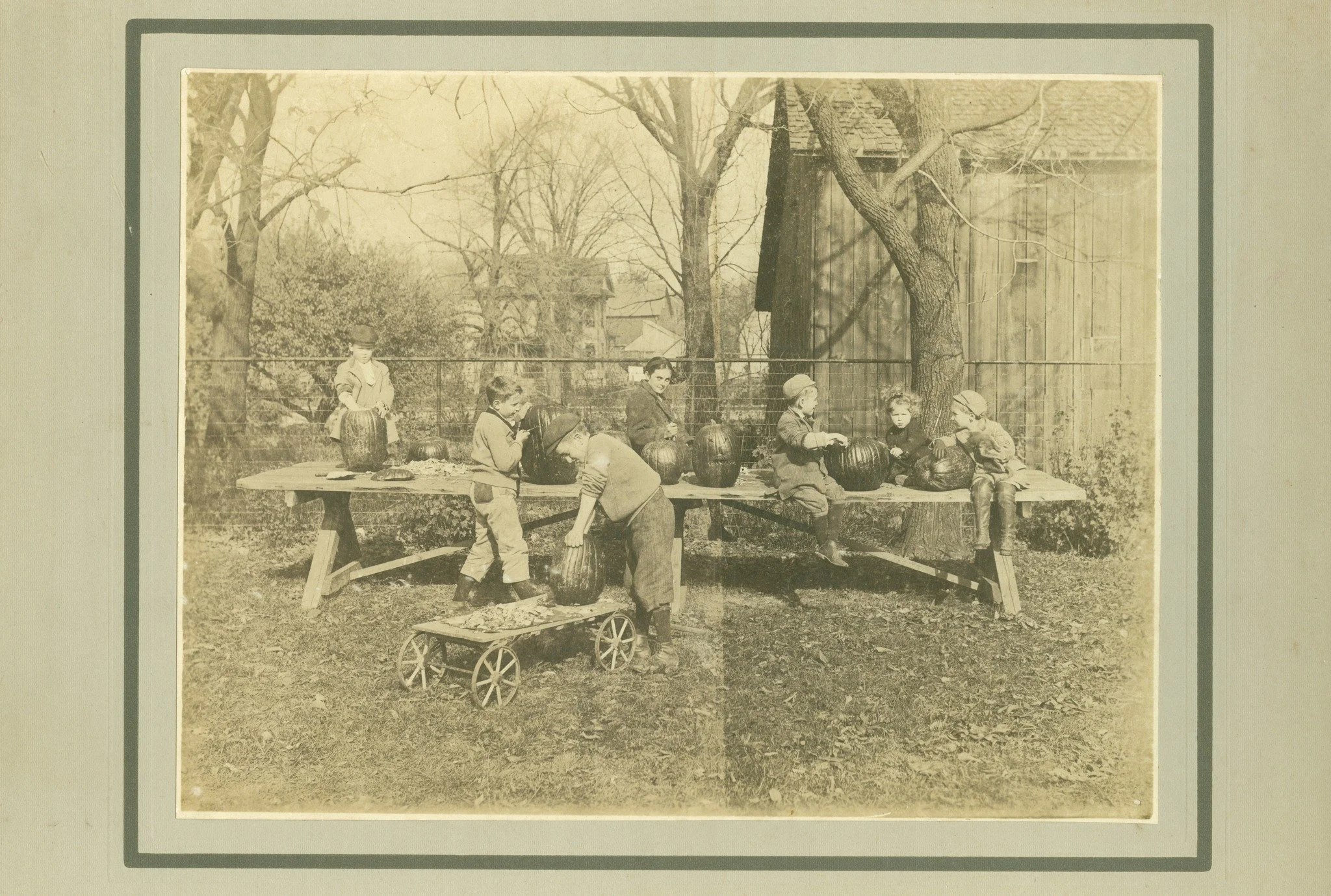 Trick-or-treat on over to the Ellwood House Museum! π
Stop by the Ellwood House on Friday, October 31 from 3pm-6pm for Tricks and Treats at the Mansion, a fun event for the whole family! Visit each historic building on the museum campus to find tre