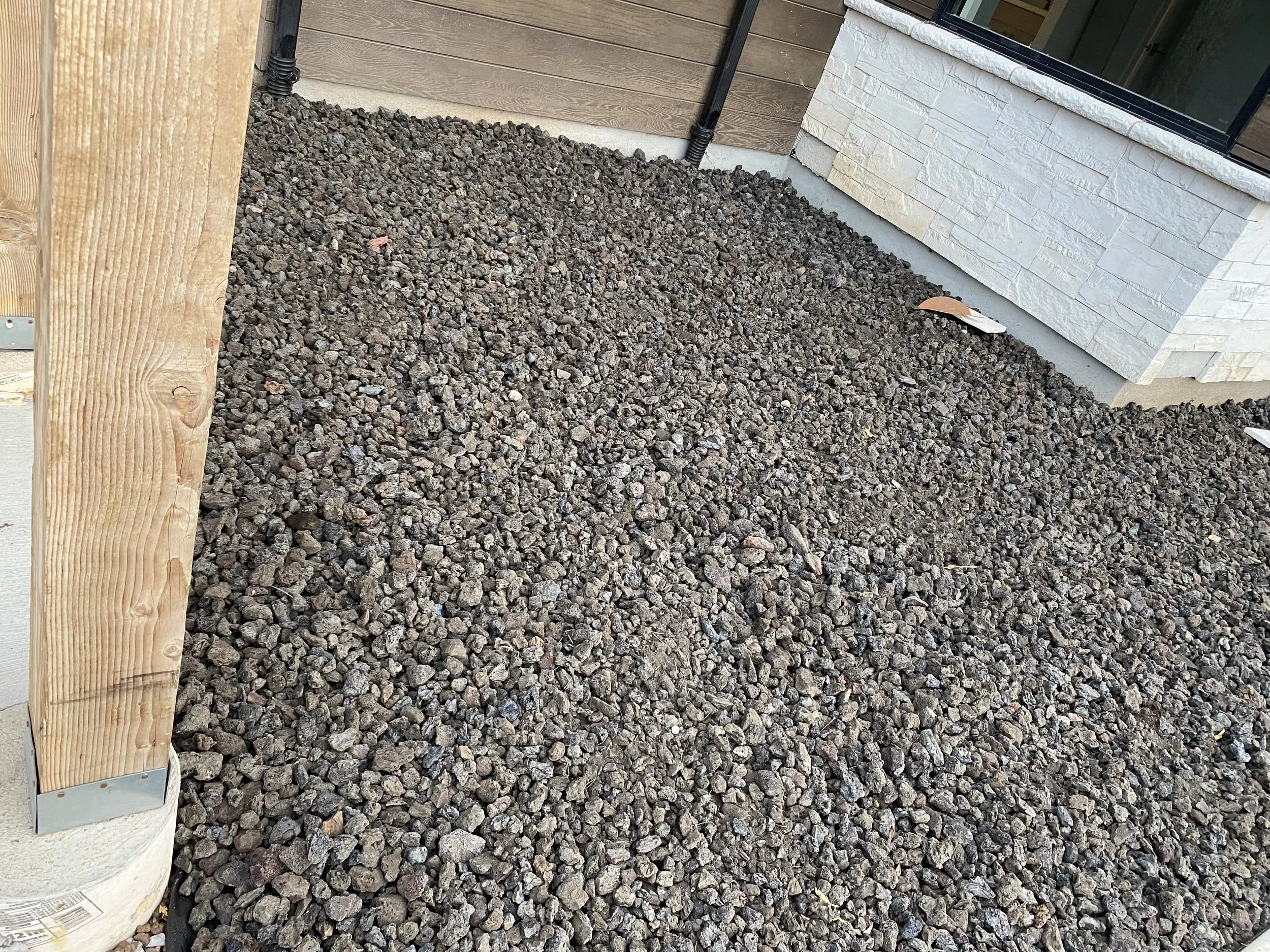 Clean landscape curbing and edging in finished Saratoga Springs Utah front and back yard project