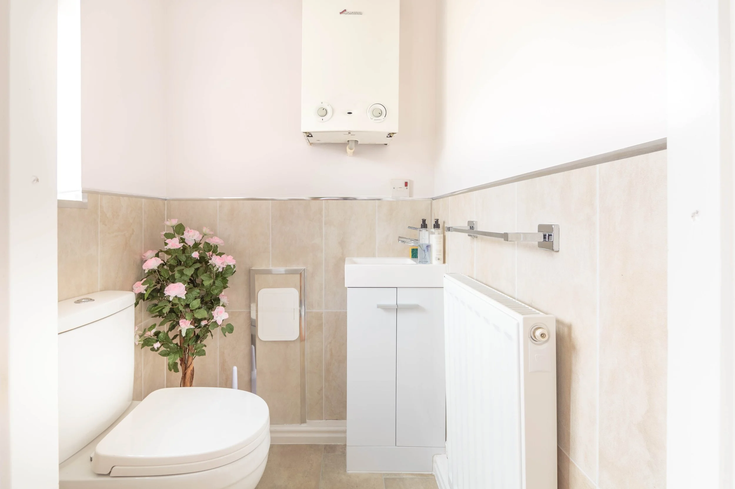 10_GW_Downstairs_Bathroom.jpg