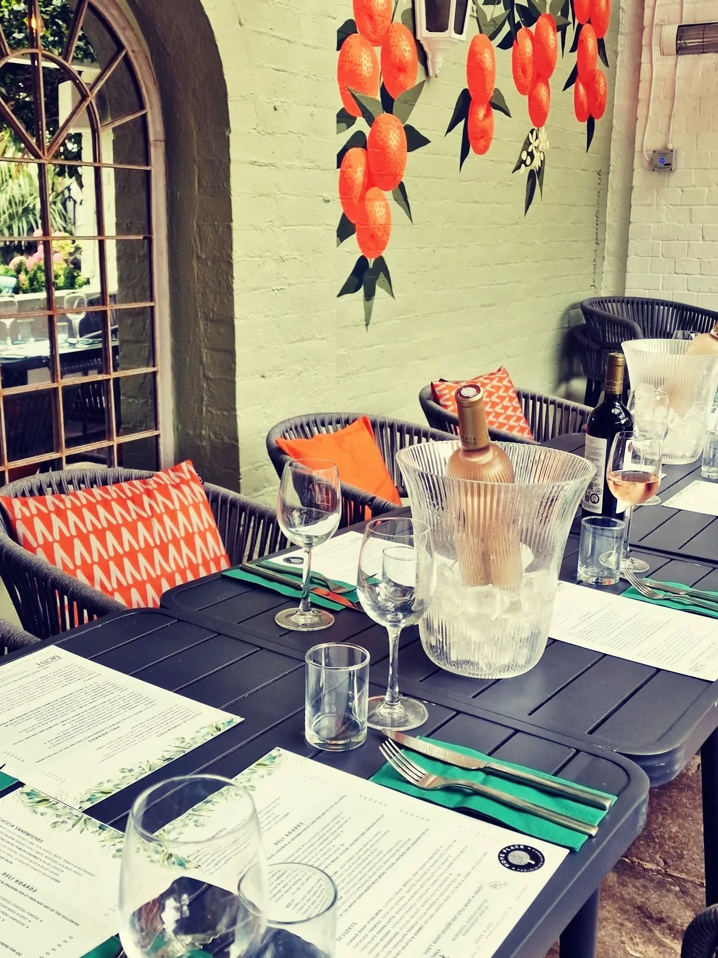 The perfect spot, all year round. 🍂 

#theorangery #PubDiningGarden #Gathering #HovePlace