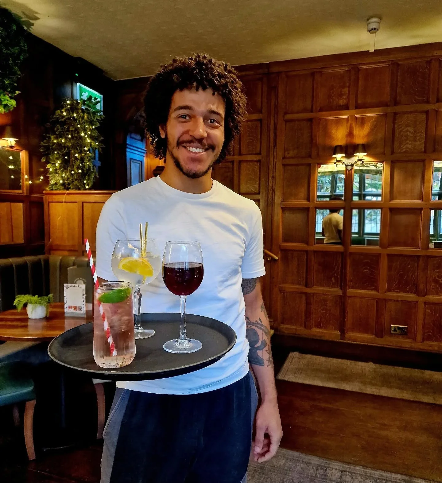 Meet the team🌟

Kai has been a part of the Hove Place family for a few years now. He brings a great energy to the pub and he's always smiling! ✨️

His top picks are the Brisket parpadelle and a warming Baileys hot chocolate 😋

#meettheteam #PubDini