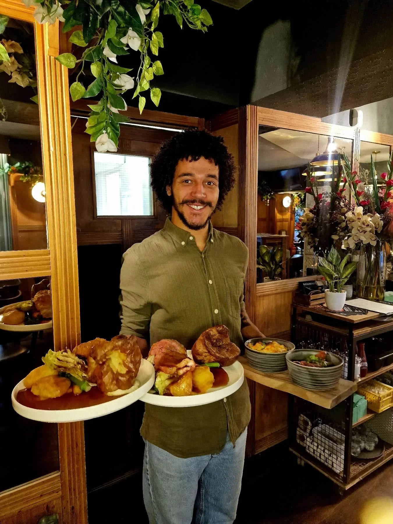 Join us for your Sunday roast fix 💕

We will be offering our guest roast, smoked turkey breast, all the way up until Christmas too! 🎄 😋 

#PubDiningGarden #Sundaybest #Roast #sundayfunday❤️