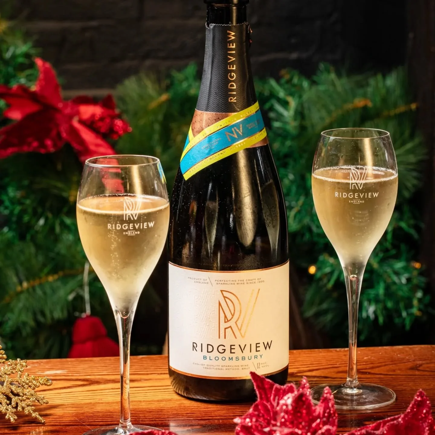 Party season is in full swing 🥂🎄

@ridgeviewwineuk 

#PubDiningGarden #ridgeviewwinery #englishsparkling