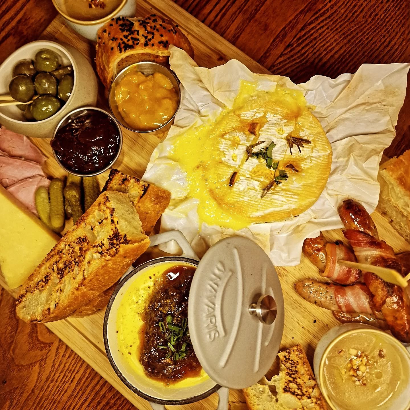 Tis the season of a picky bits 😋🎄

Our winter blocks have been flying out the kitchen! ❤️

#PubDiningGarden ##hoveplace #Foodie