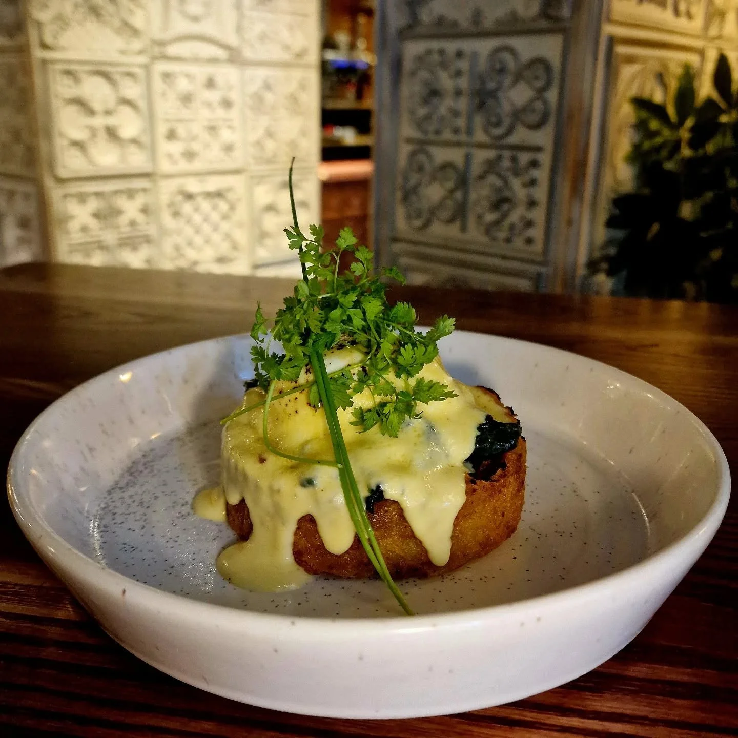 Potato Basket 🥔

Topped with wilted spinach, a poached egg and Hollandaise sauce 🍃

Why not add smoked bacon as well...?🥓

#SmallPlates #PubDiningGarden #Newmenu #Foodie