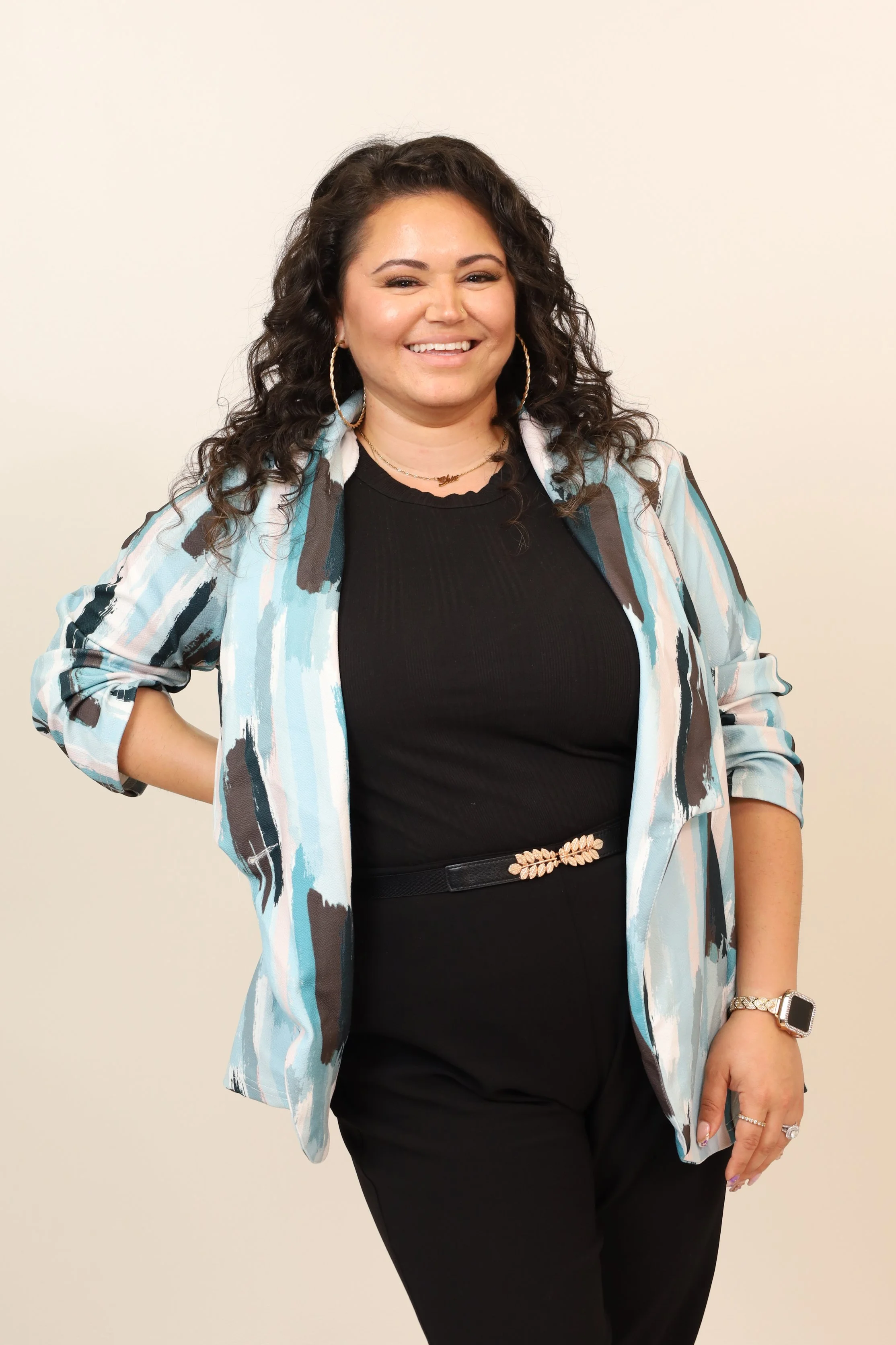 Shir Buslovich, Owner of WGM Weddings Co. smiling with her hand on her hip.