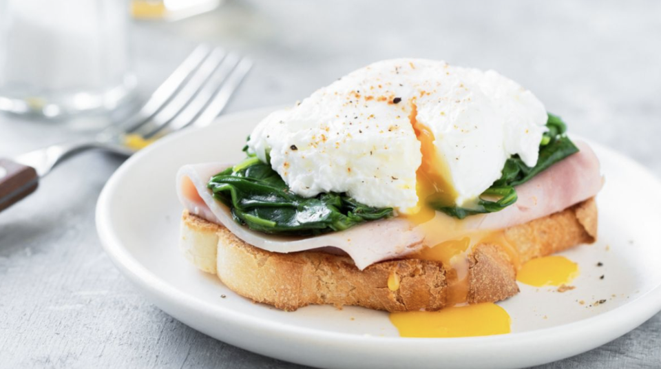 Ham and Egg Breakfast Cauliflower Round Breakfast Sandwich