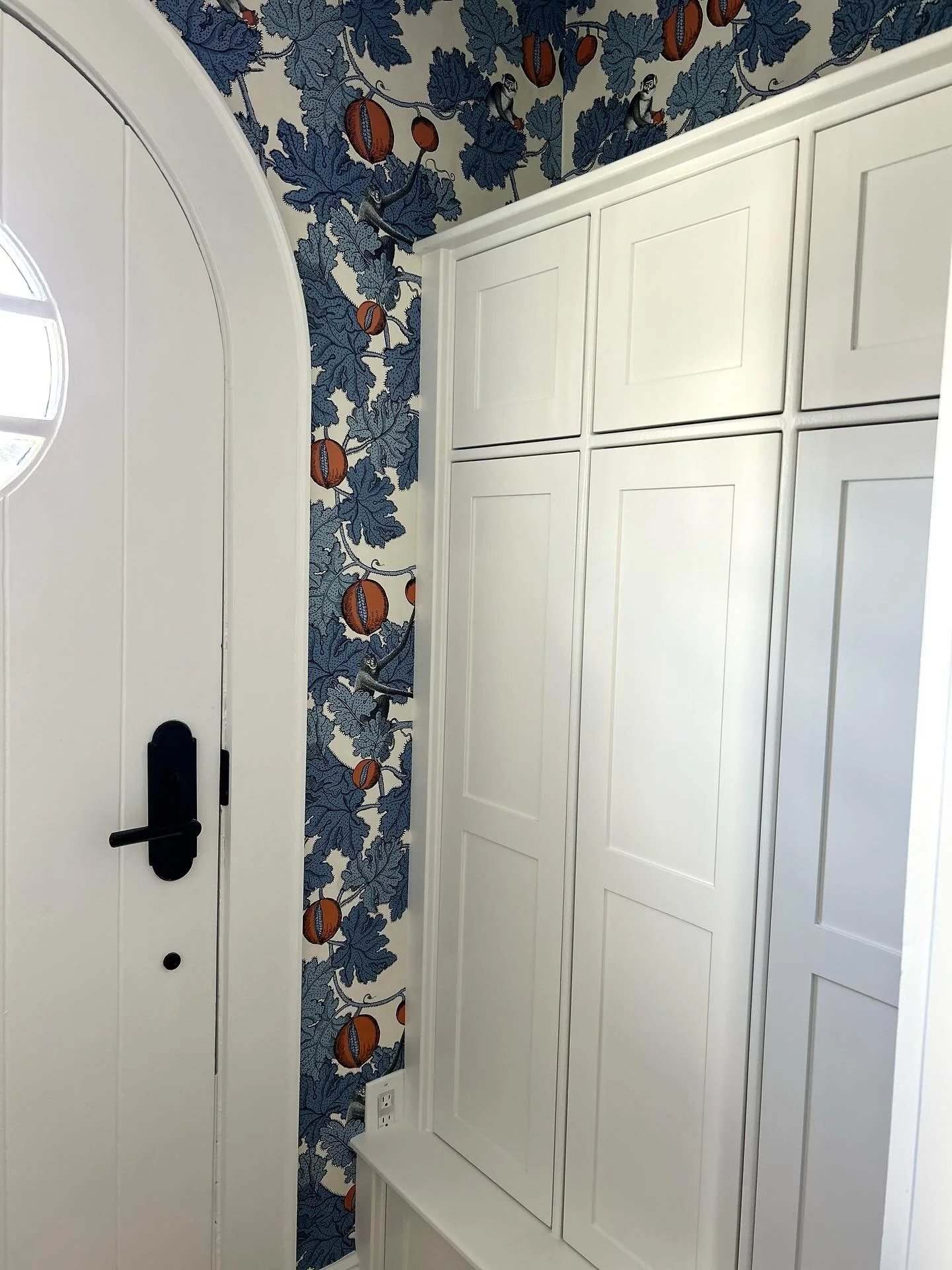 Small entryways can feel like they&rsquo;re too small to fit anything practical. However, no space is too small to look polished and organized. This space is complete to hide any and all of life&rsquo;s messiness. (Minus the hardware)