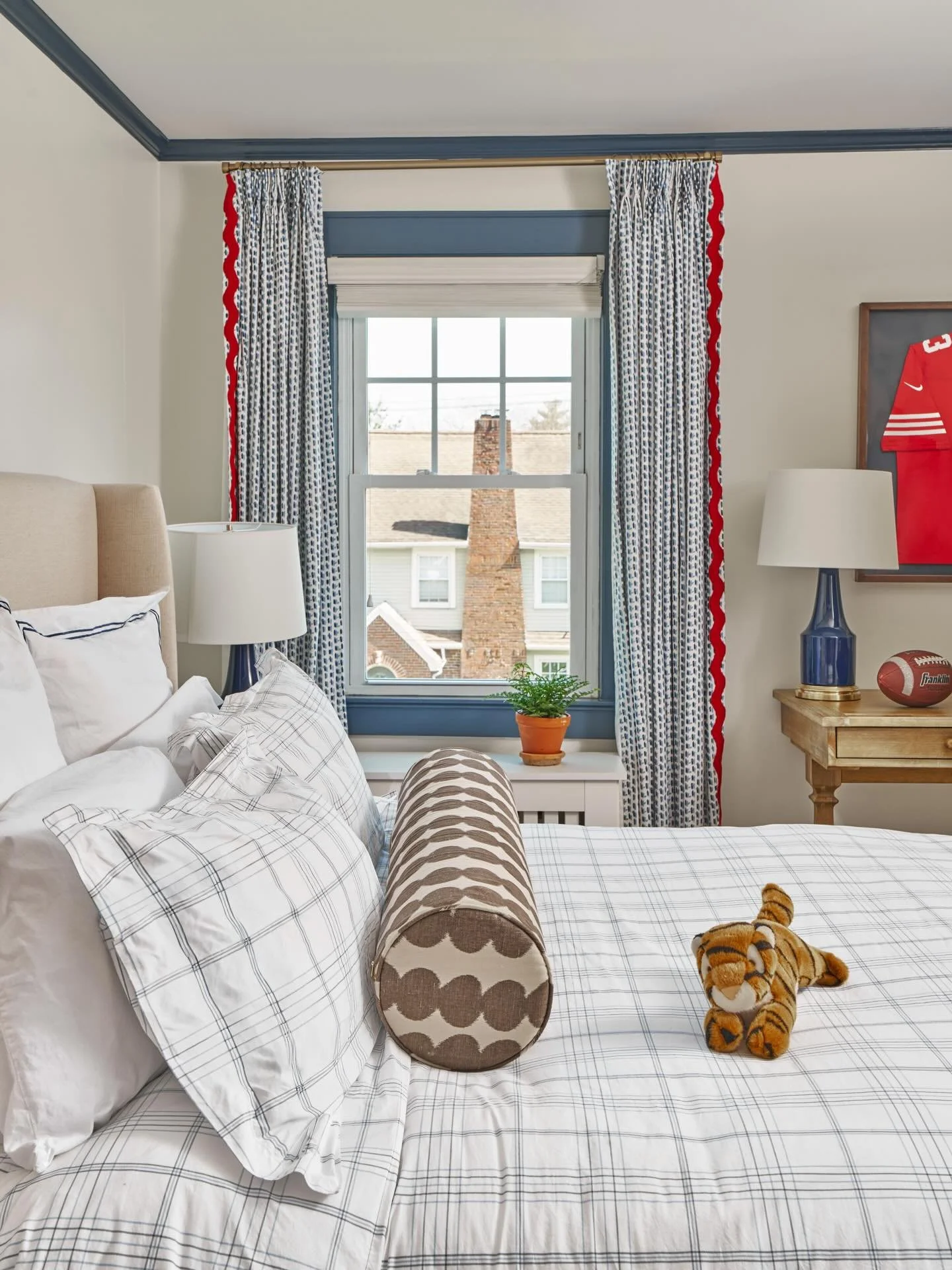 Kids&rsquo; rooms don&rsquo;t have to be boring&mdash;they can be bold and imaginative. A well-designed space can grow with your child while still feeling elevated and sophisticated.

@lauradronskiphoto