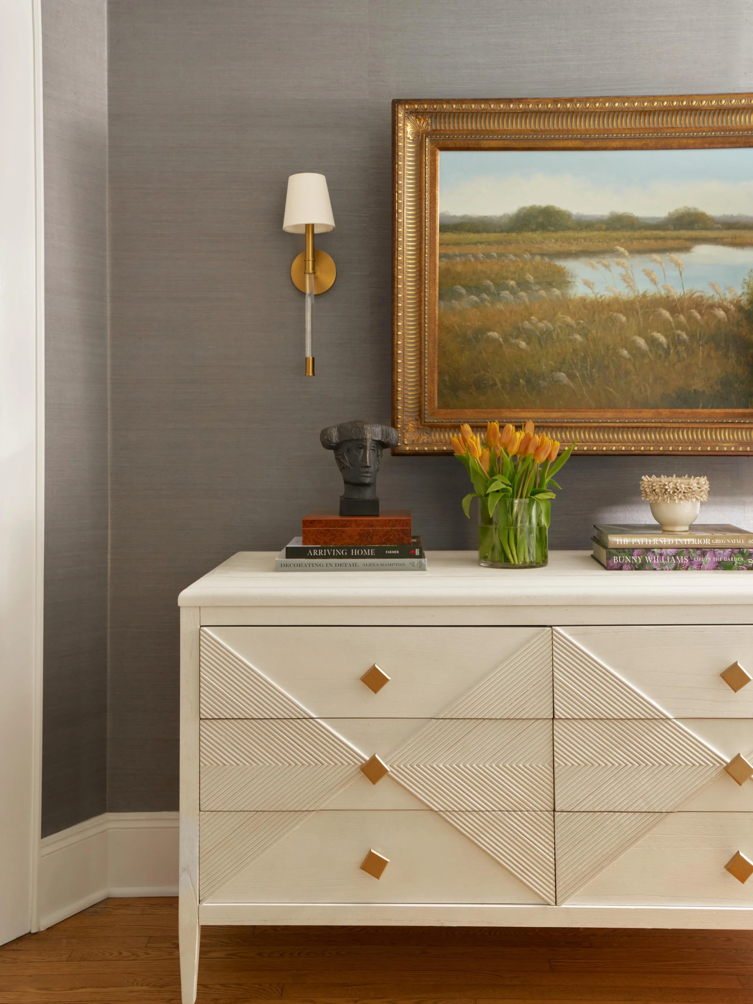 Accessories are the fundamental element that brings a room to life and gives it personality. Whether it&rsquo;s a vintage box, a collected piece of pottery, or a meaningful object, these details are what bring a space to life.

Photo by @lauradronski