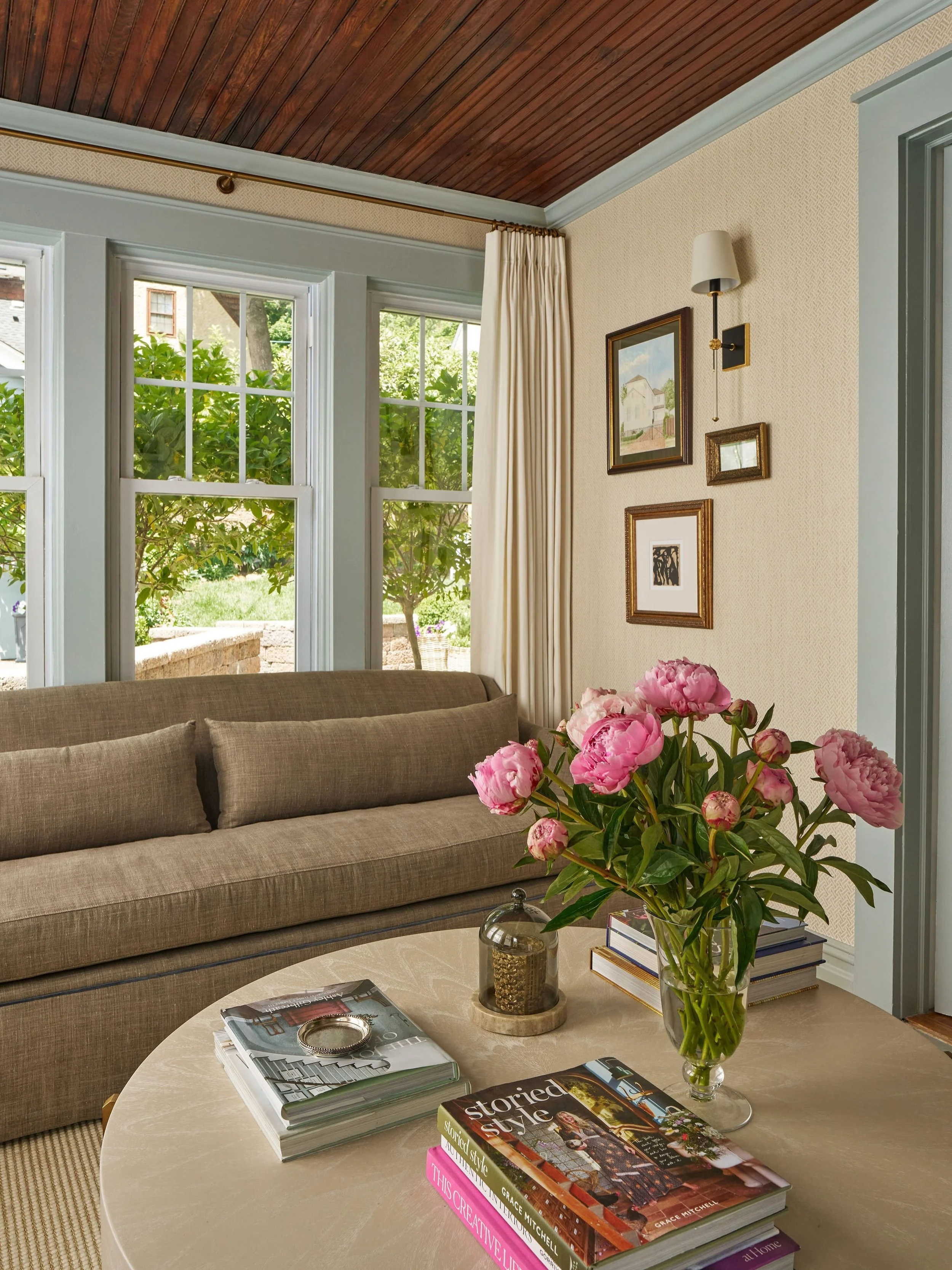 A timeless sunroom to be enjoyed for years to come 

Photo by @lauradronskiphoto
