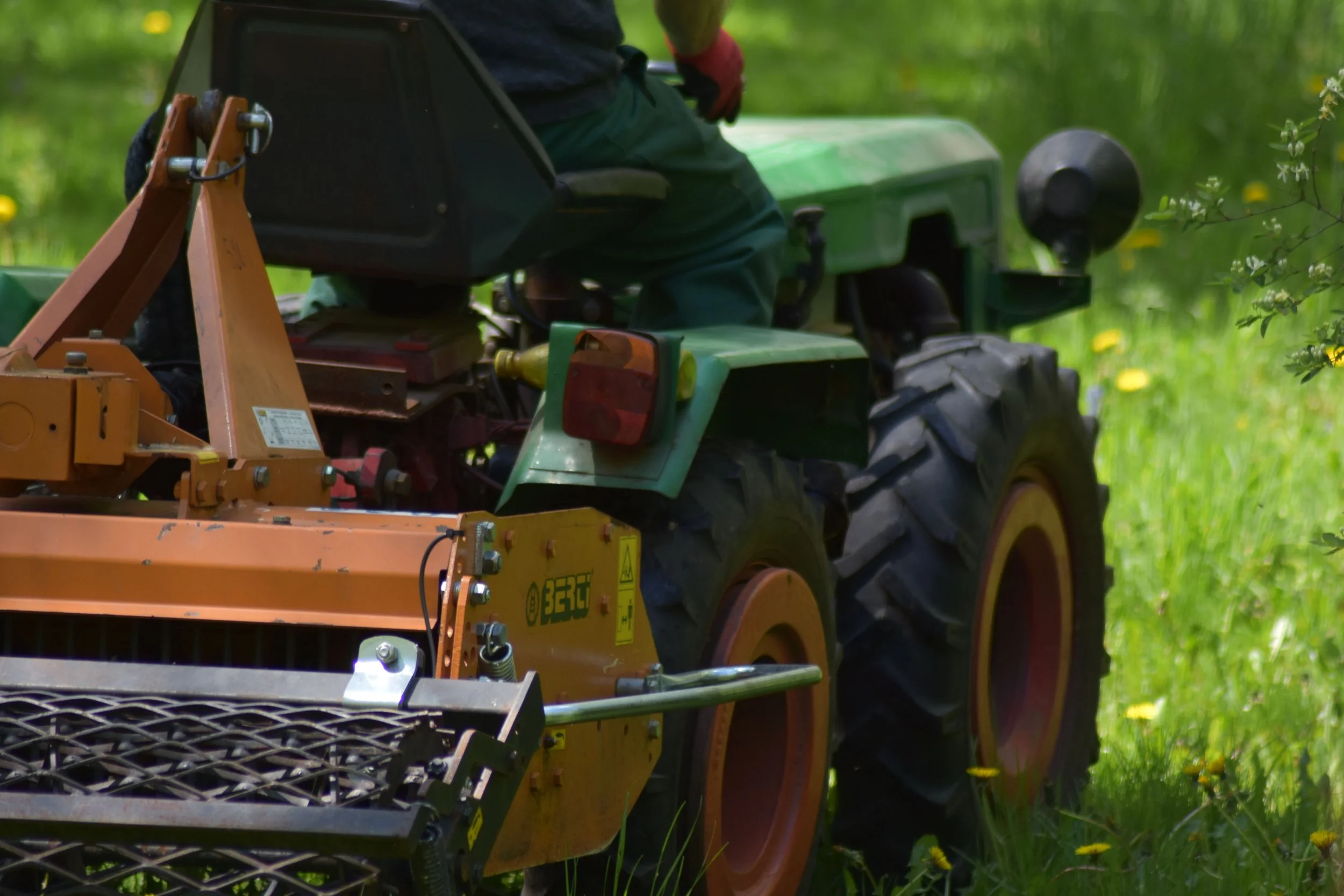 4 Proven Steps to Break Down Compacted Clay Soil in Your St. Paul Yard Without Tearing Up Your Turf