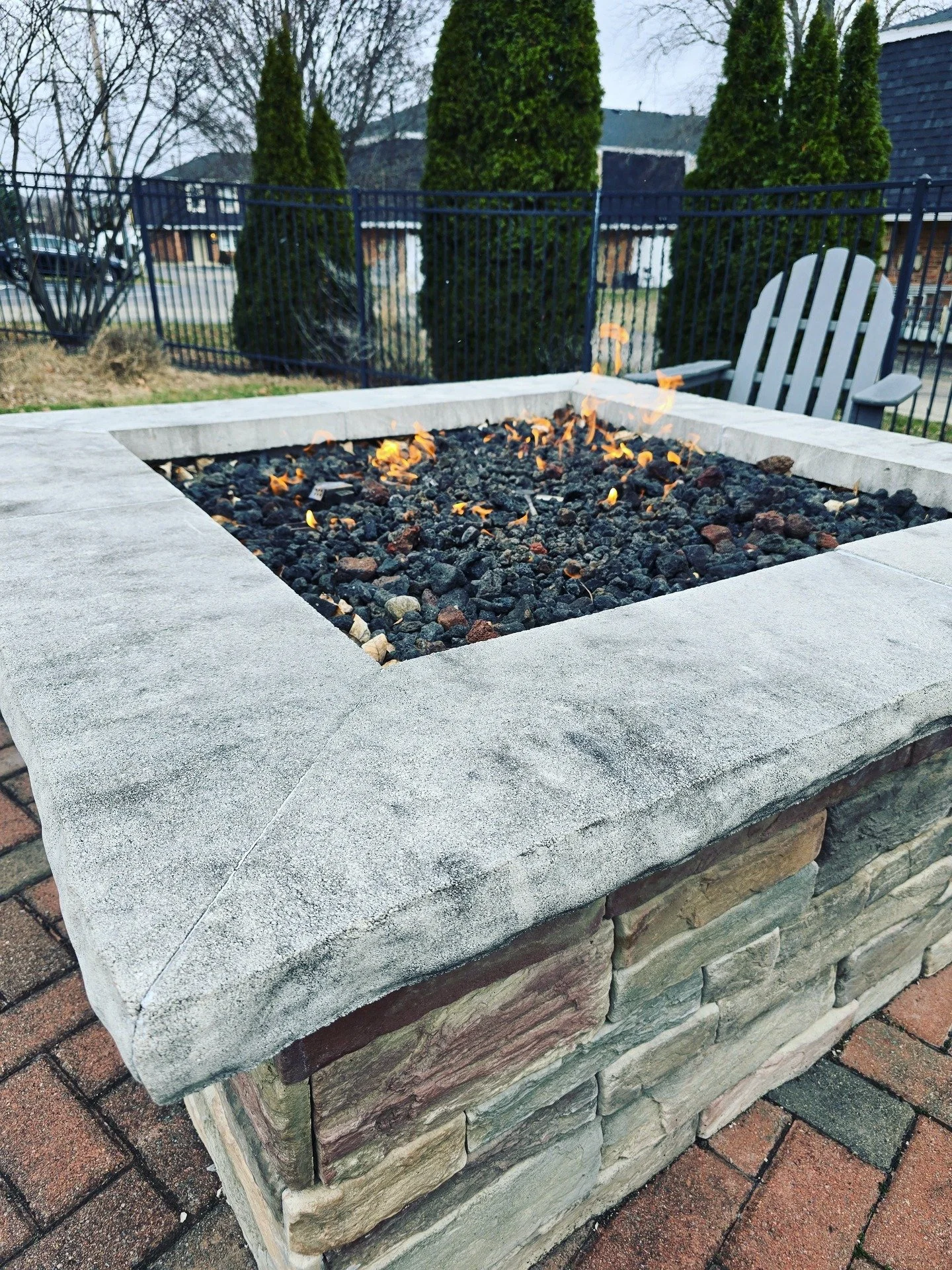 We simply refuse to let winter win 🔥❄️ Fire pit season is in session at Oxford West Apartments! 

Cozy up with friends, sip something warm, and enjoy evenings full of laughter, glow, and all the winter vibes. Who says chilly nights can&rsquo;t be th