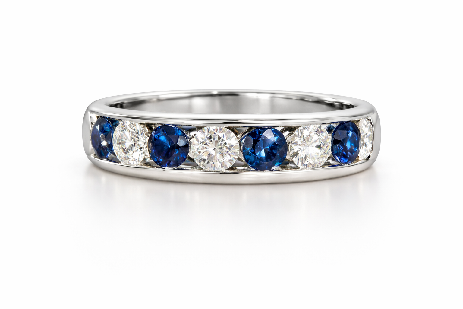 Round cut Sapphire & Diamond Ring