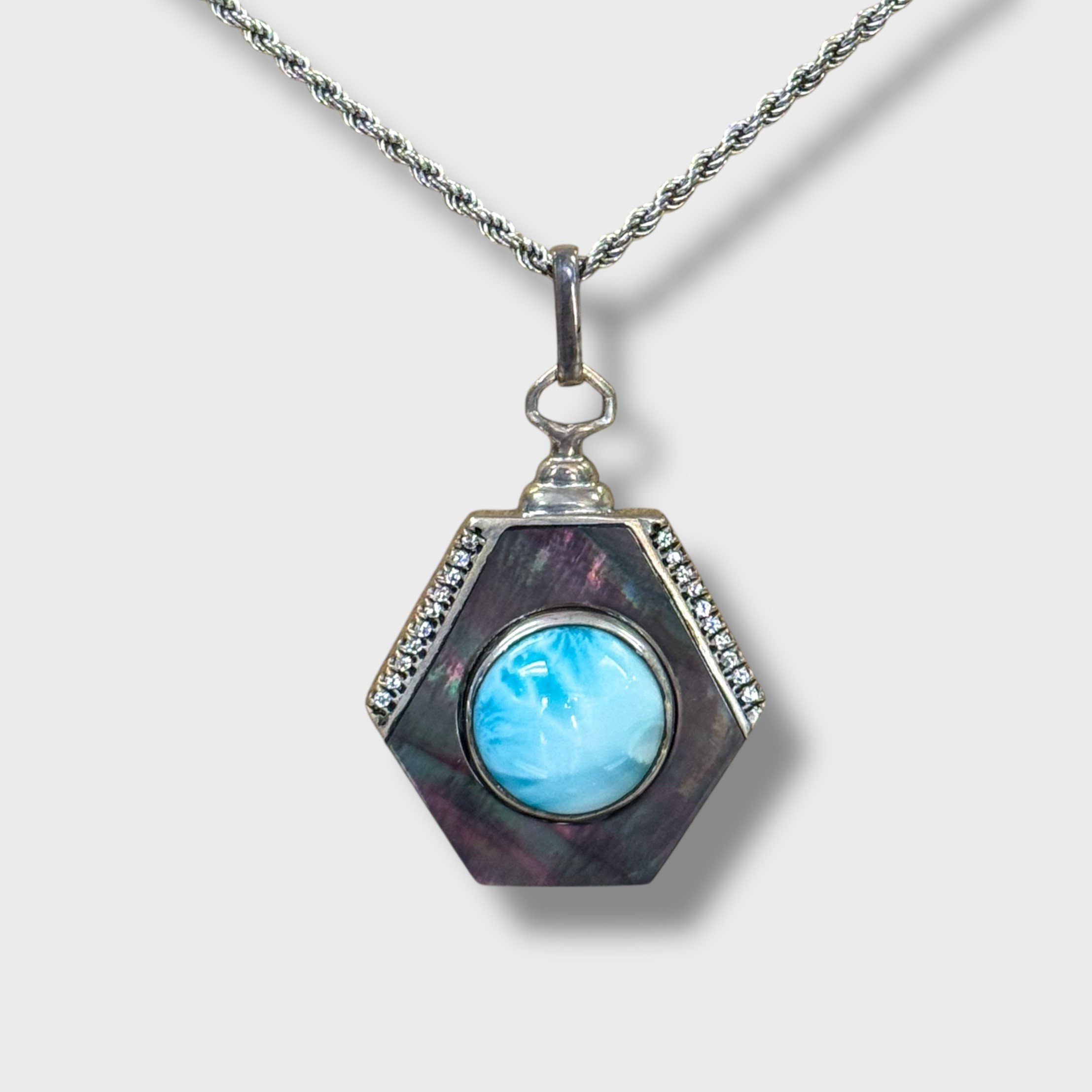 BLACK MOTHER OF PEARL SHADOW NECKLACE