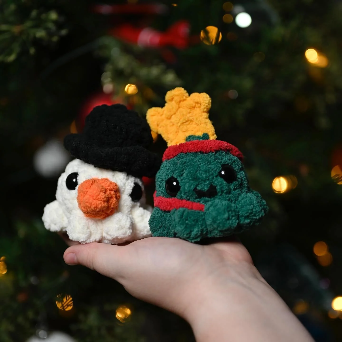 Congratulations @chloebellscreations on your pattern release for this adorable Christmas Octos! I had so much fun testing this pattern! Go check out this FREE pattern on her Instagram right now! #christmasoctopus #crochet #patterntester