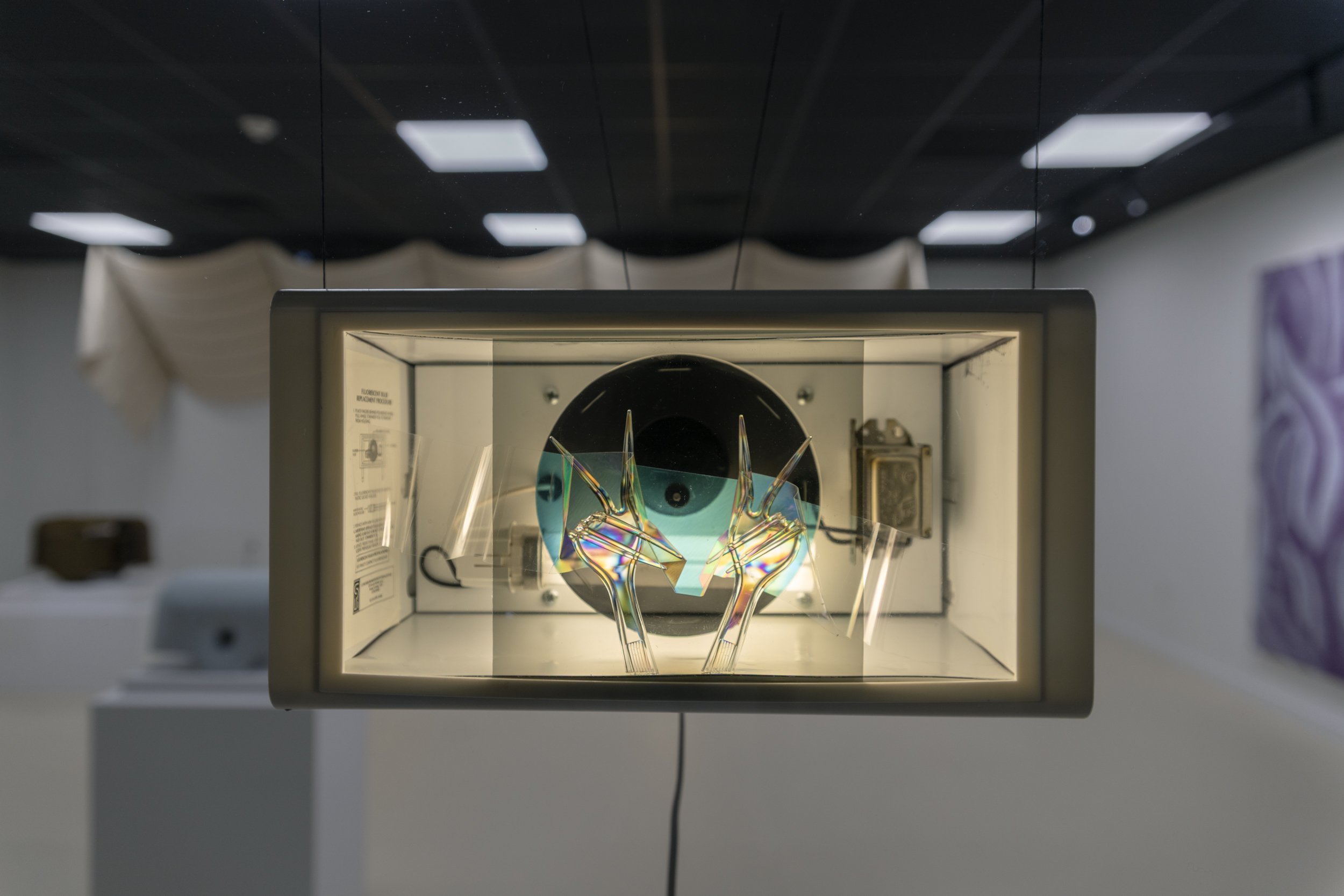 Nathaniel de Large
Who said there was one, 2025
Sign cabinet, polarizing film, tape, plastic forks
13.25 x 7 x 5"

