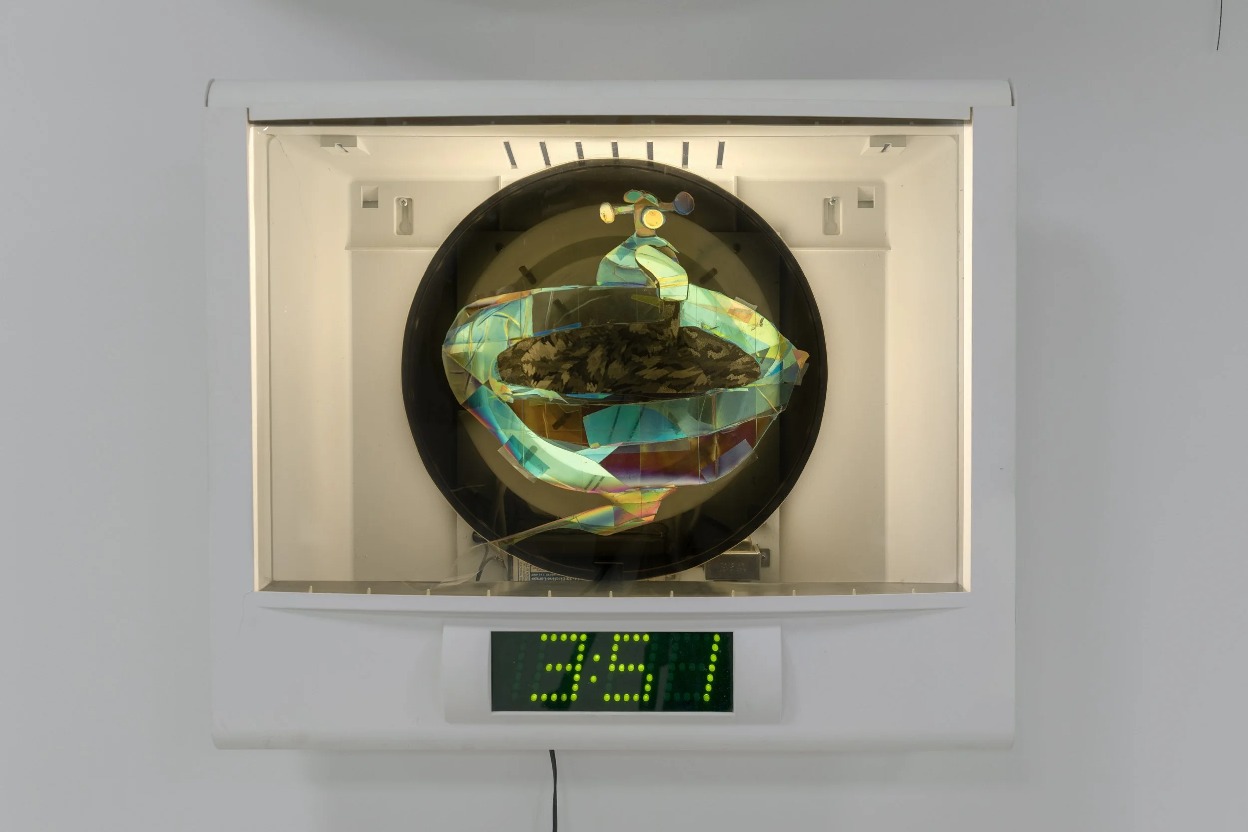 Nathaniel de Large
Driving Ink, 2025
Sign cabinet, polarizing film, tape, 
26.5 x 22.5 x 8"
