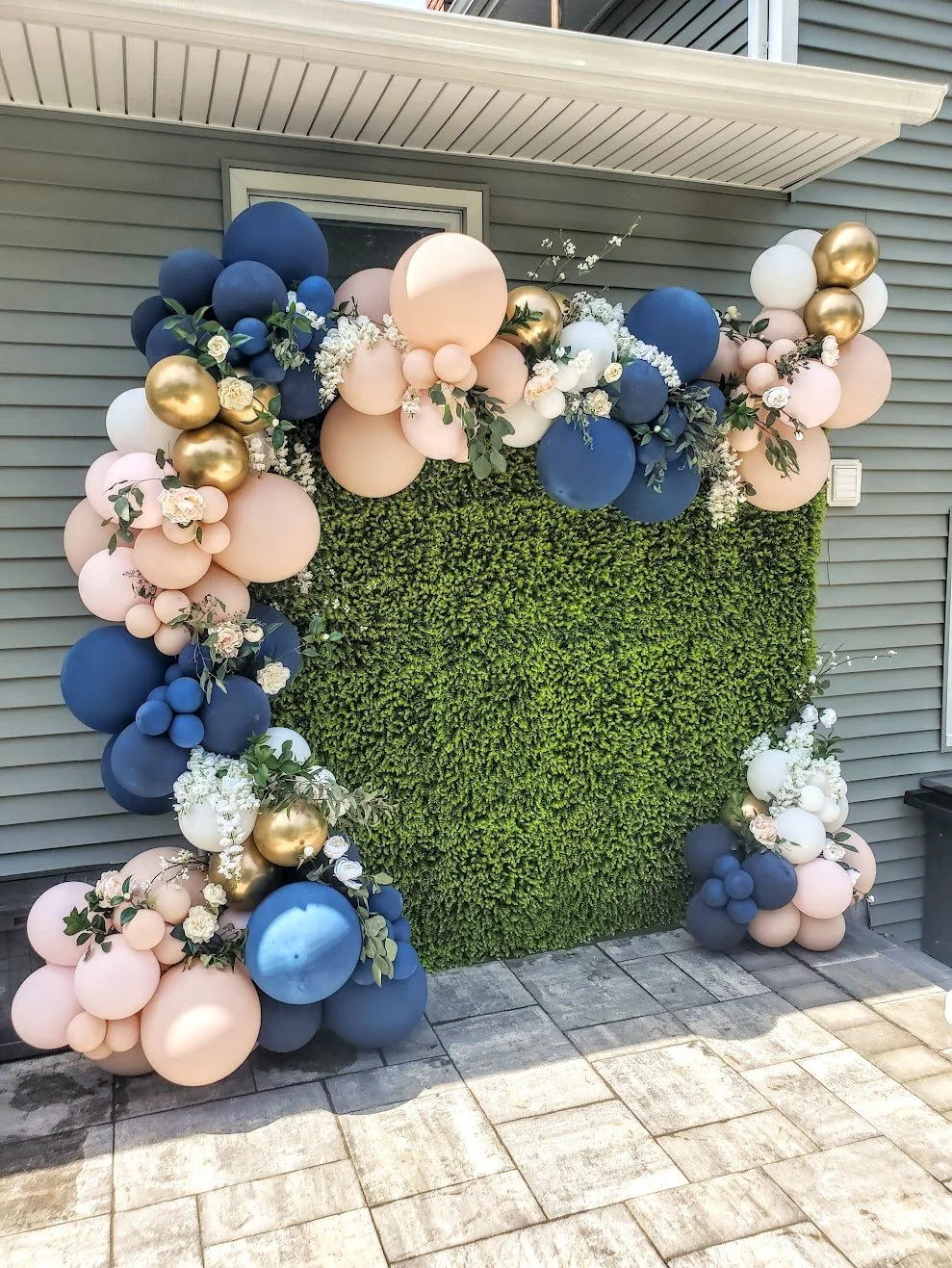 boxwood wall balloon and floral.jpg