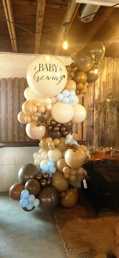 Balloon tower balloon arch