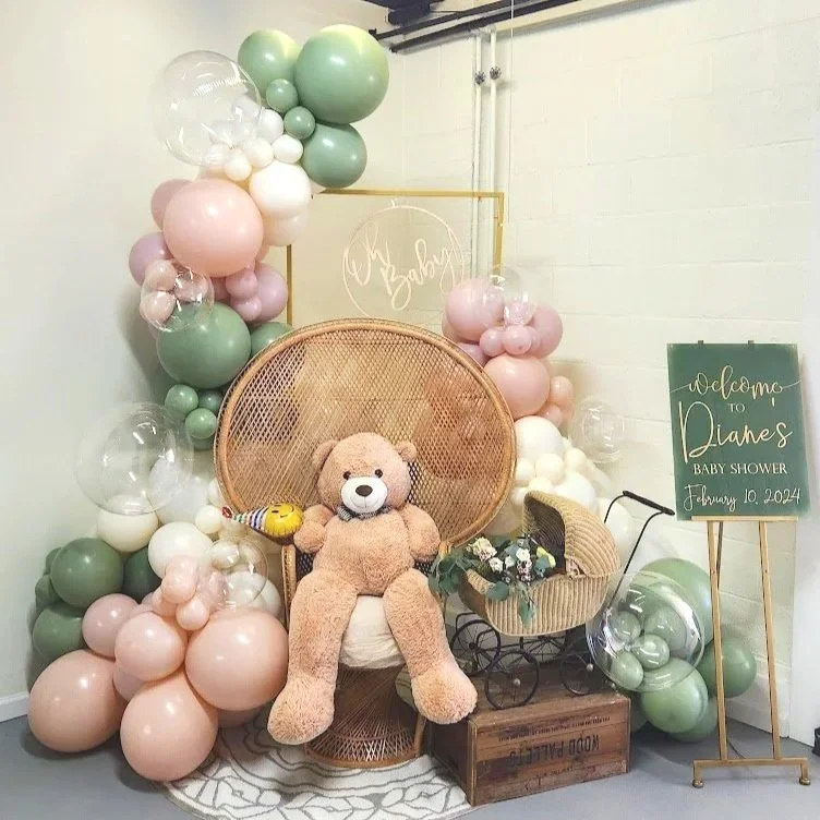 Bear with Balloon and carriage.jpg