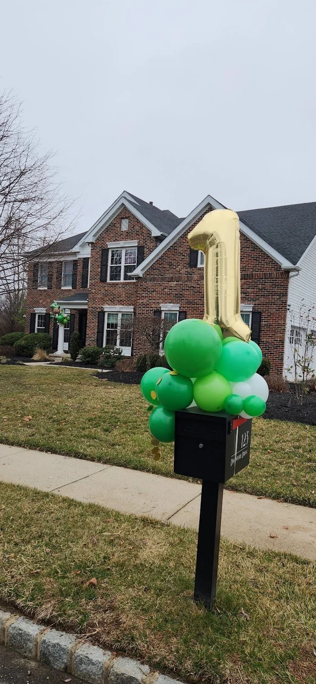 mailbox balloon.jpg