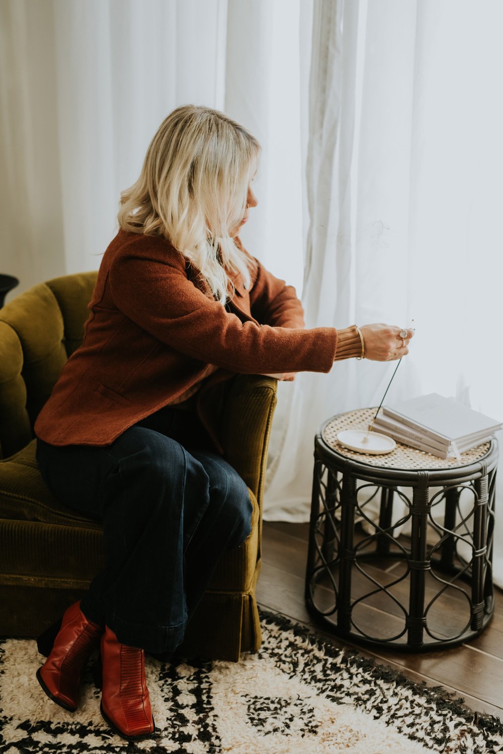 Jillian Schecher in reflective pose – clarity and vision for purpose-driven women entrepreneurs