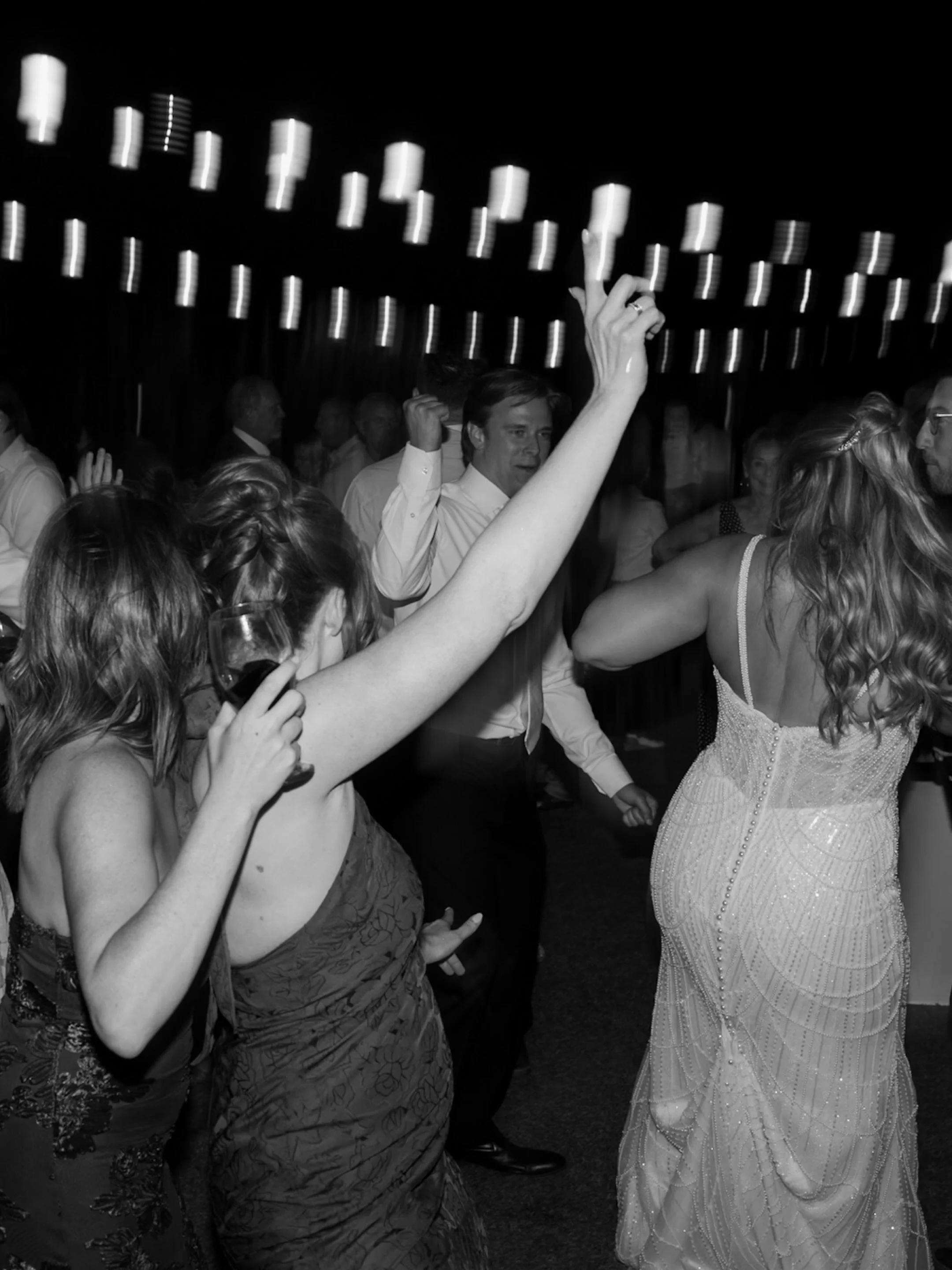 this is your sign to hire your photographer all the way to the end of the night 🪩

some of my favorite reception shots from this past season. I will be on the dance floor celebrating with you and getting all the shots 💕
&bull;
&bull;
&bull;

Keywor
