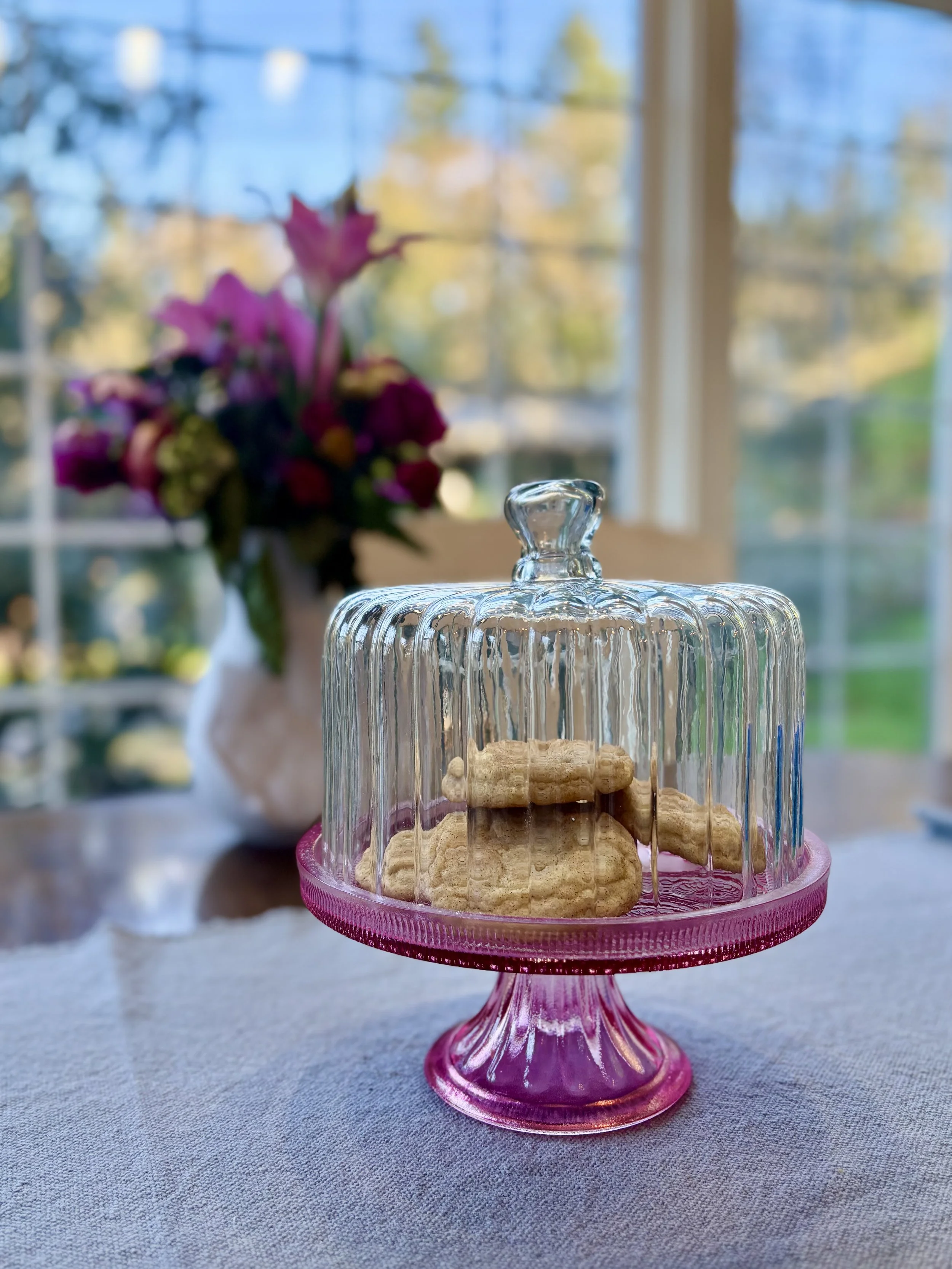 Why Mini Cake Stands Are the Key to Happiness (For a Day)