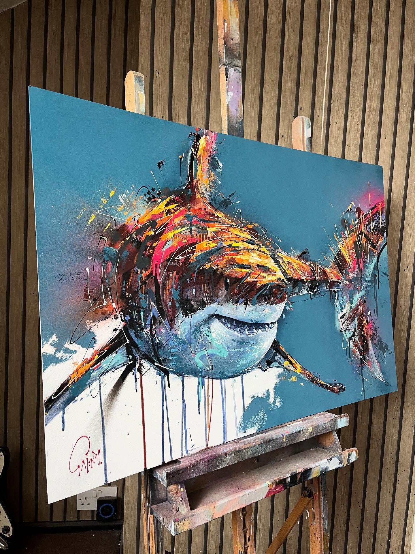 🦈 &ldquo;Surge&rdquo; 
Part of my brand new collection and will be on display at my upcoming show @sohofineartstratford on 20th September along with a lot more new designs and creations. 
.
.
#SharkArt #OceanWildlife #MarineLifePainting #GreatWhiteA