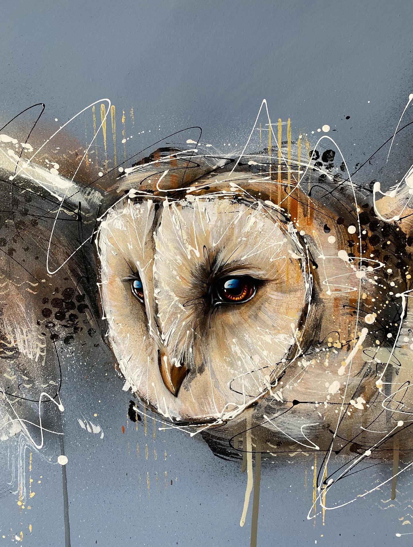One from my newest collection, this one painted itself with the contrast between the detailed face and the abstract wings in motion, made my job easy

#owl #owlpainting #britishwildlifeart #wildlifeart #britishart