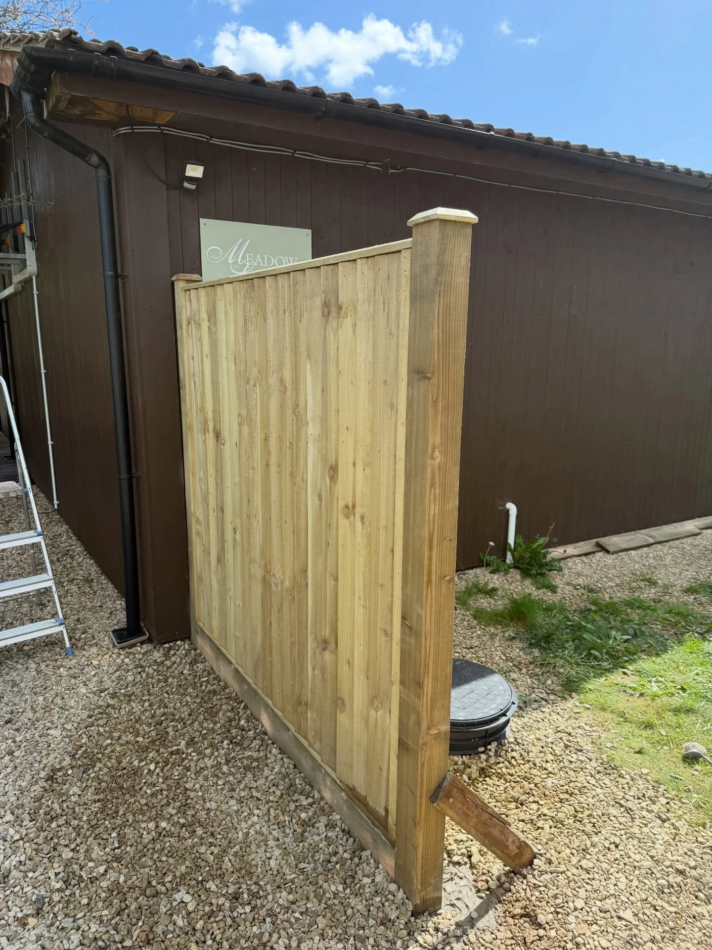 Been a busy weekend! Finally got our new salon fence put up &amp; painted. Thank you to my boys for all your hard work, on to the next project 😉&hellip;&hellip;..