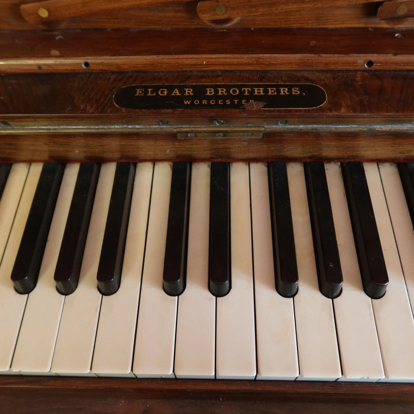 Visited The Firs, Edward Elgar&rsquo;s birthplace 🎶 Such a magical spot!
✨ An old piano once sold by his dad &amp; uncle (with the cutest quirky keys😍).
✨ A kind volunteer showed me inside - broken parts &amp; even Elgar&rsquo;s signature!
✨ Plus, 