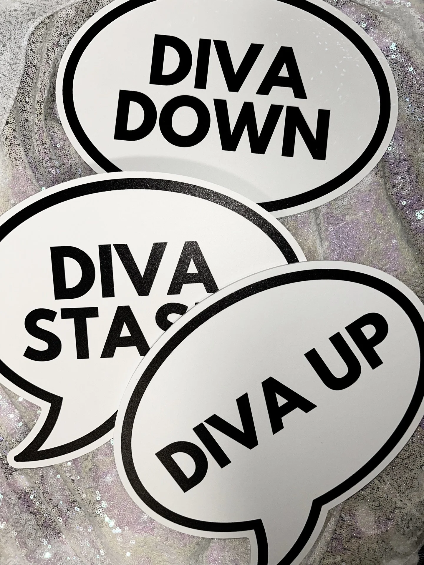 Custom speech bubble props 💬 headed to 🇺🇸 interested in ordering your own props? Reach out! 
&bull;
#custom #props #photoboothprops #photobooth #business 

Shop: 
🛒Vancityprops.com