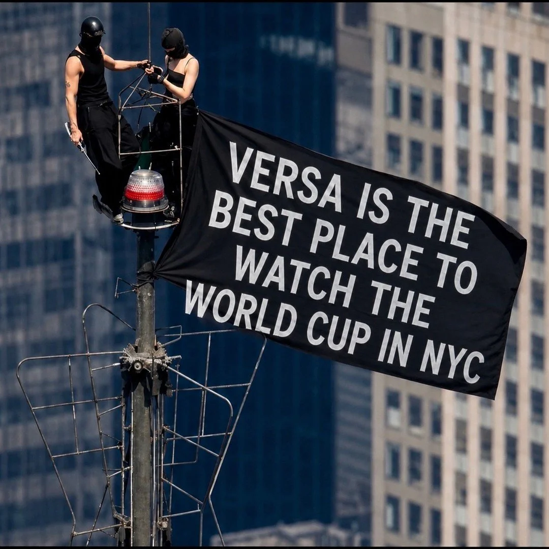 We're not saying you have to climb the @empirestatebuilding to spread the word... but the message is clear:

VERSA is the best place to watch the World Cup in NYC!

30+ screens, skyline views, and every match surrounded by NYC&rsquo;s best game-day e