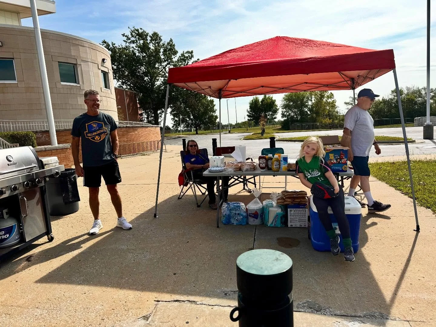 🔥🚗 Come on out to our Safe Seats Car Seat Drive Event today!
We&rsquo;re all set up &mdash; the grill is hot, the food is ready, and we can&rsquo;t wait to see you! 🌭🍔

✅ Enjoy free lunch while we raise money to keep our CSD kids safe!!! 

💛 Hav
