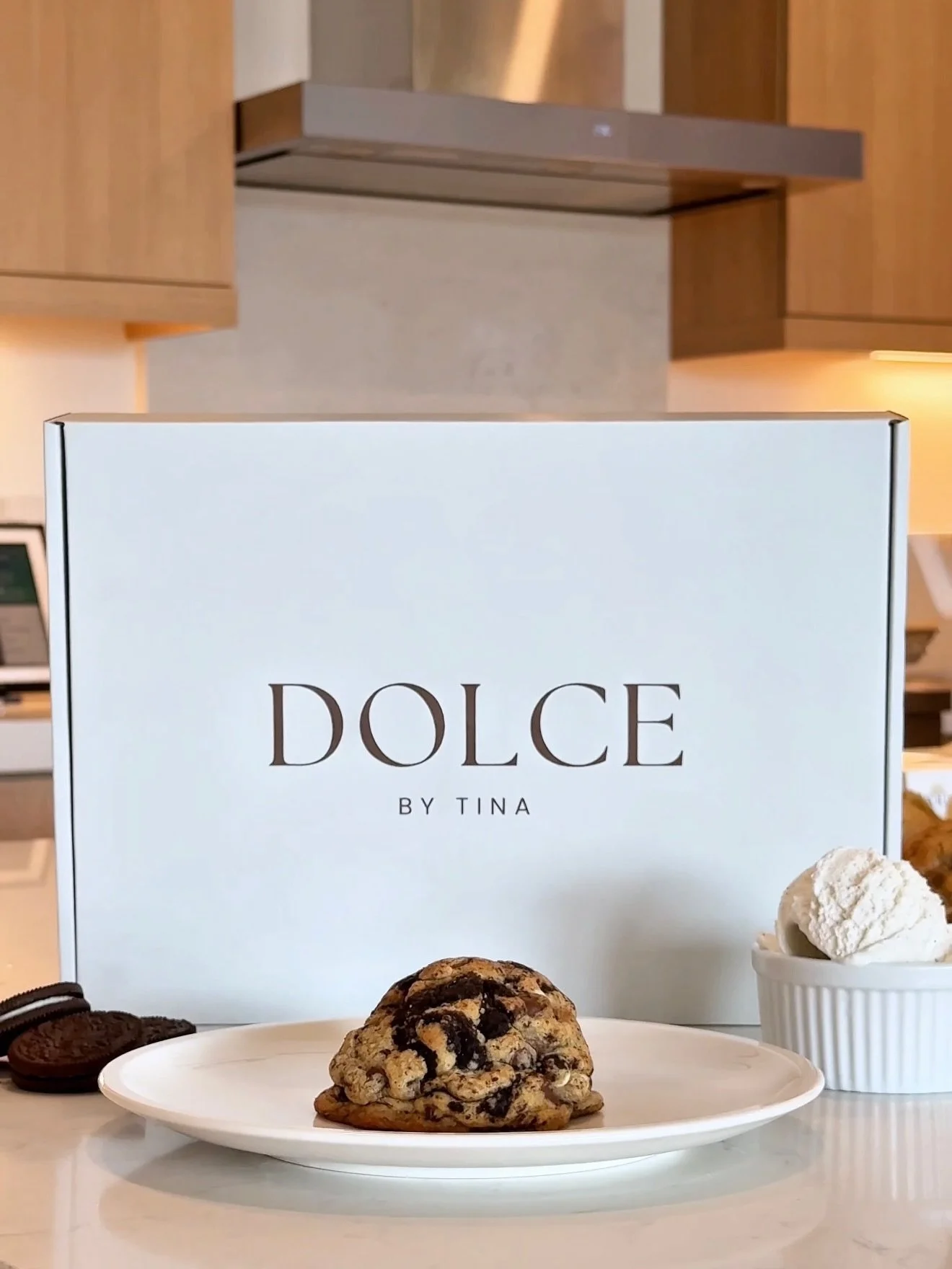 Oreo pieces folded into a warm dough with chocolate and white chocolate chips. A classic flavor, elevated in every bite.