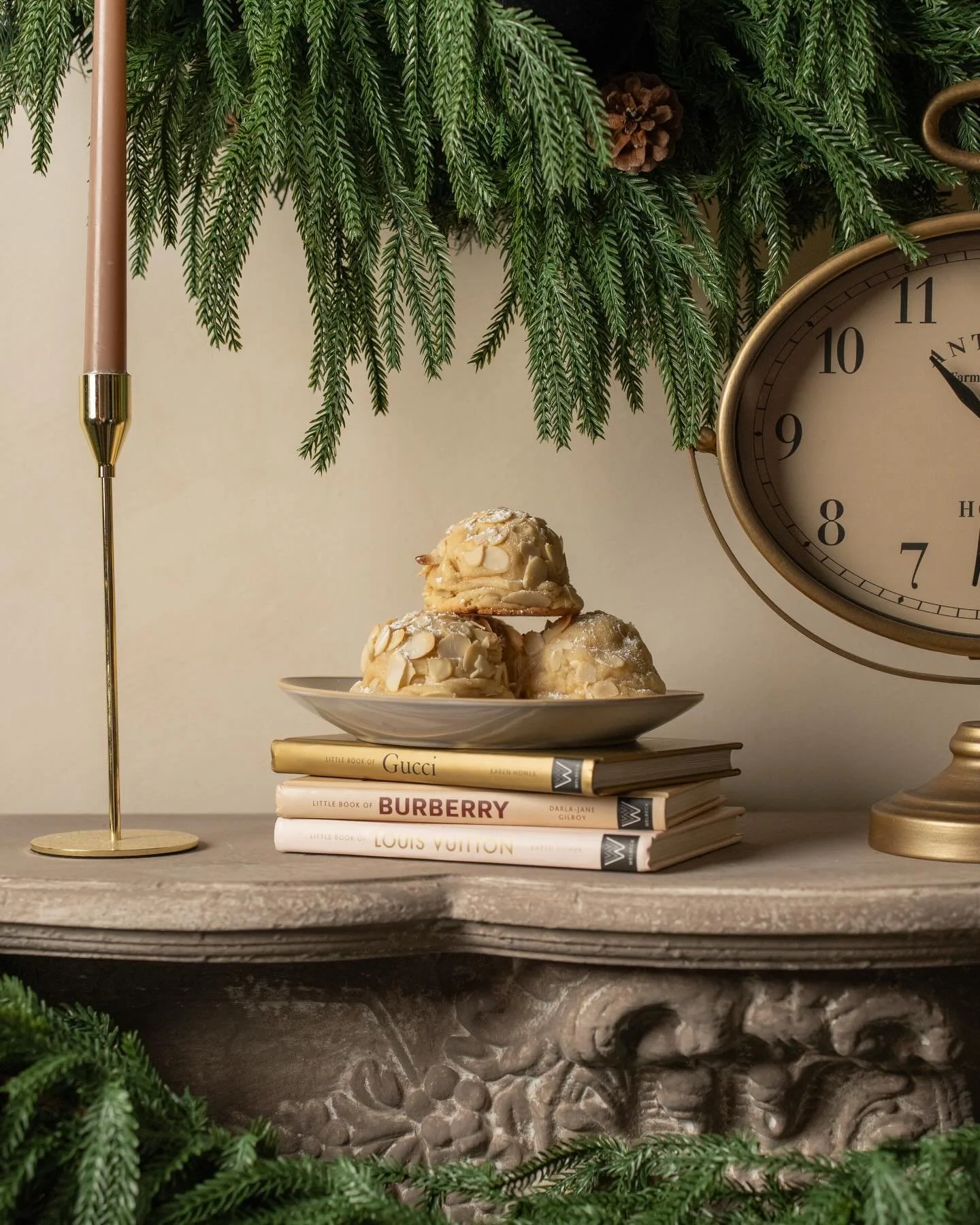 For the moments that call for something truly special, meet our Almond Croissant cookies: buttery, delicate, and dusted with holiday elegance. A seasonal indulgence worth savoring.

Order a box now at the link in bio.

#dolcebytina #cookies #holidays