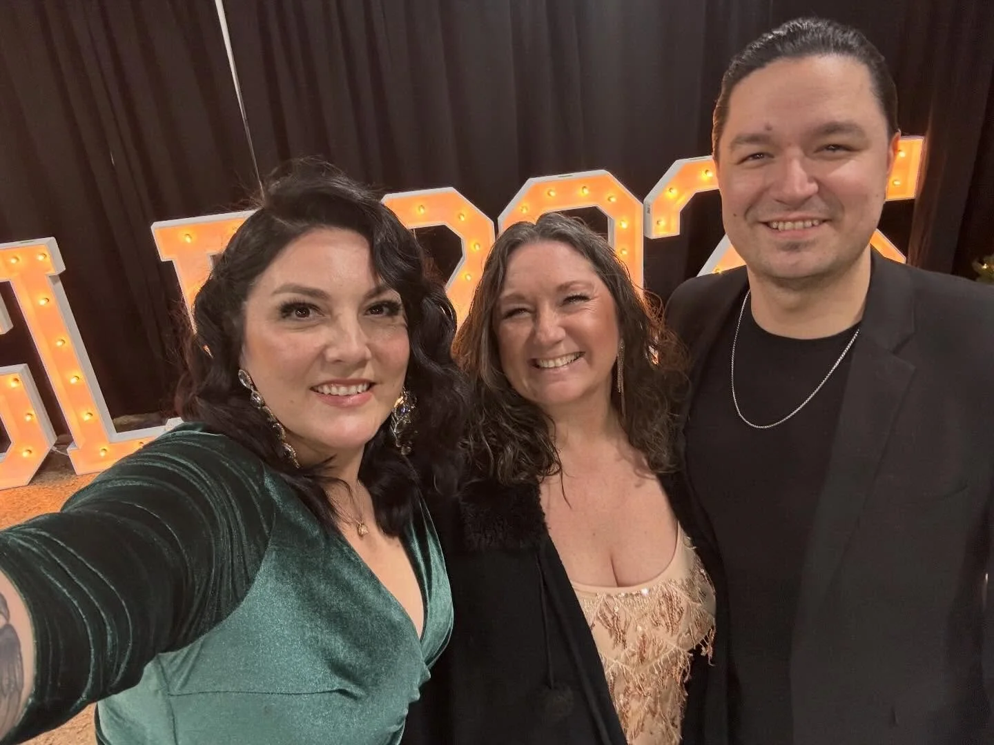 Last show of the year! And today marks two years that @dianadesjardins and I have been hollering around together. Jingle Mingle 2025 ⭐️